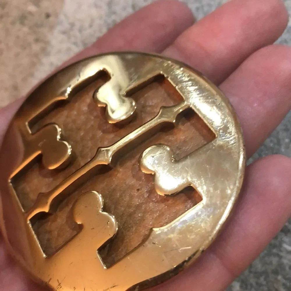 Tory Burch. Large gold hardware. Reva - Picture 5 of 6